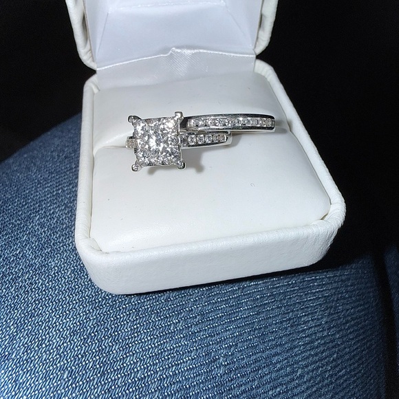 Elegant Silver Women's Ring Set- SOLD - Picture 2 of 3